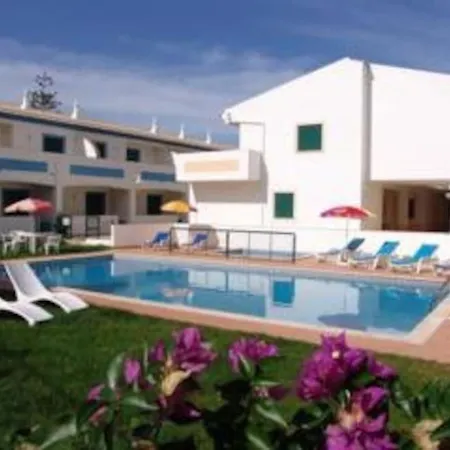 Condo, Balcony & Pools Apartment *