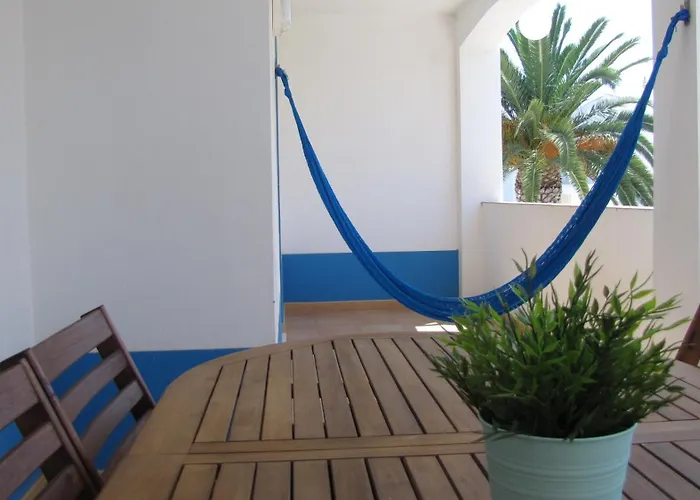 Condo, Balcony & Pools Luz