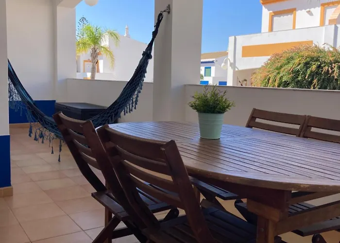 Апартаменты Condo, Balcony & Pools *