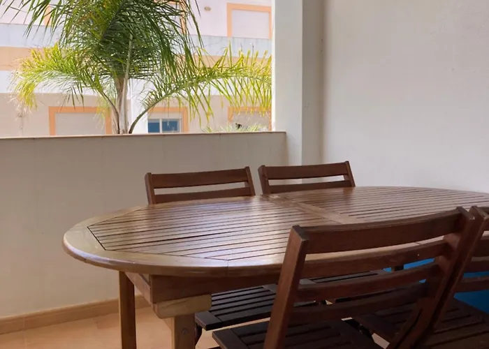Condo, Balcony & Pools * Luz