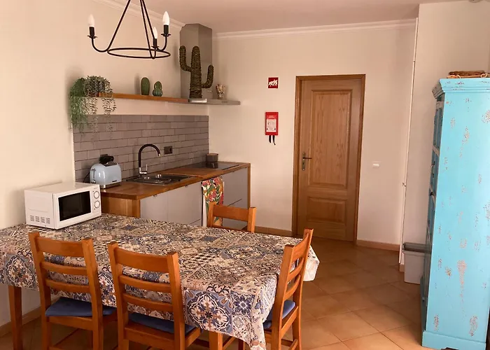 Condo, Balcony & Pools * Luz