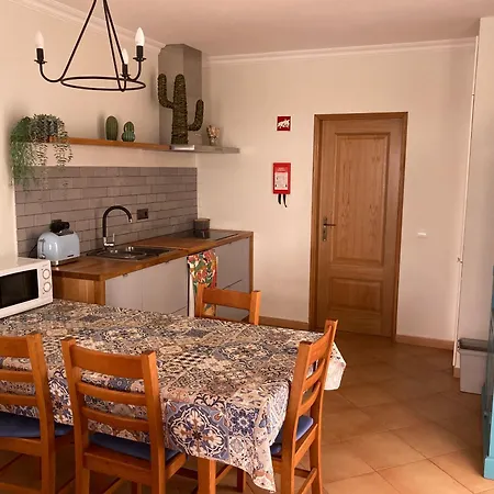 Condo, Balcony & Pools * Senhora da Luz